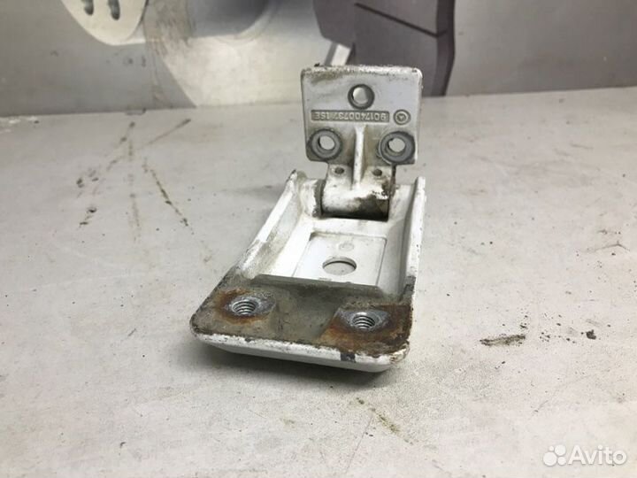 Петля двери багажника задняя Mercedes-Benz