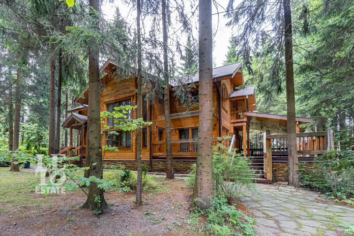 Дом 393,1 м² на участке 30 сот.