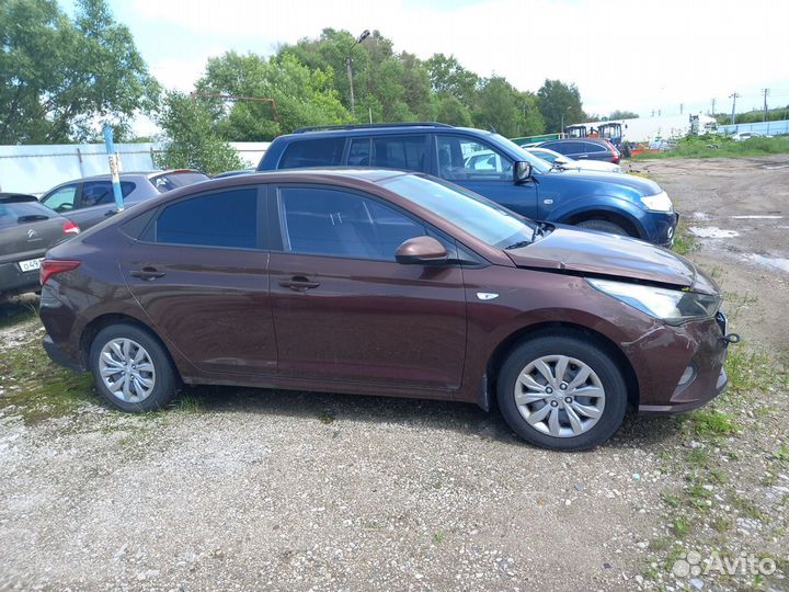 Hyundai Solaris 1.6 МТ, 2022, битый, 56 661 км