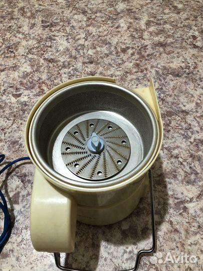 Соковыжималка СССР Росинка 202