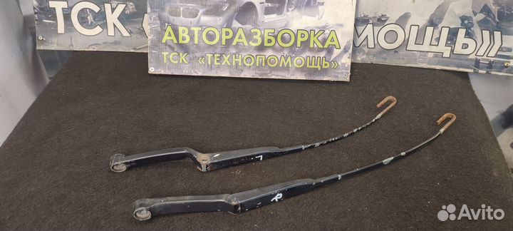 Поводок стеклоочистителя Audi 100 C4