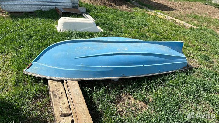 Лодка пластиковая