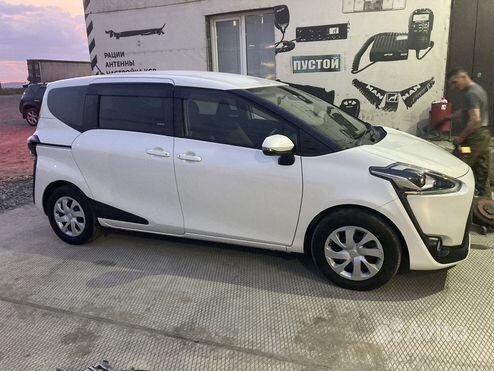 Аренда авто с водителем Toyota Sienta 7мест