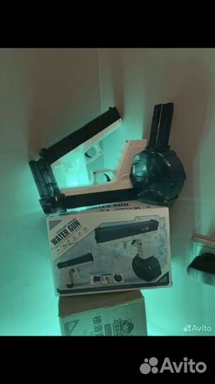 Электрический водный пистолет