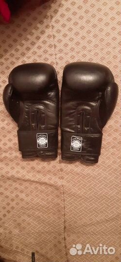 Боксерские перчатки