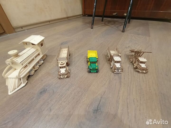 Деревянные машины и поезд
