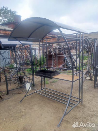 Мангал крепкий с крышей 