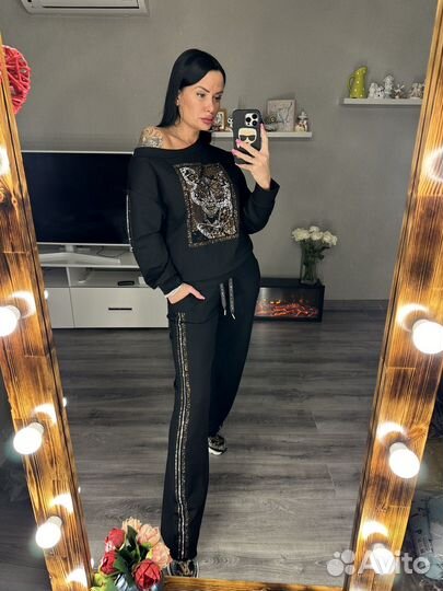 Костюм женский