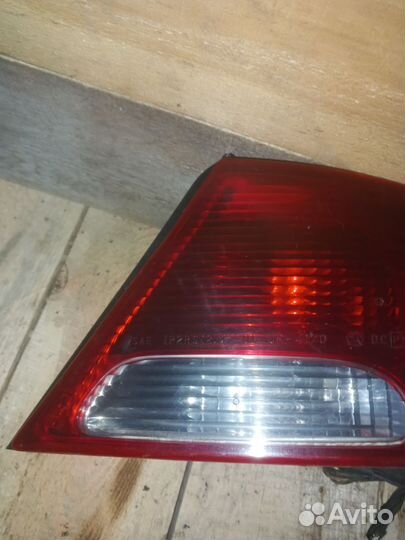 Фонарь задний правый Dodge Stratus 2002г