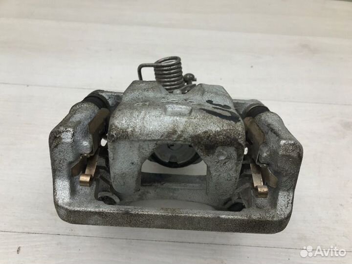 Суппорт задний правый Faw Besturn X80 1 2017