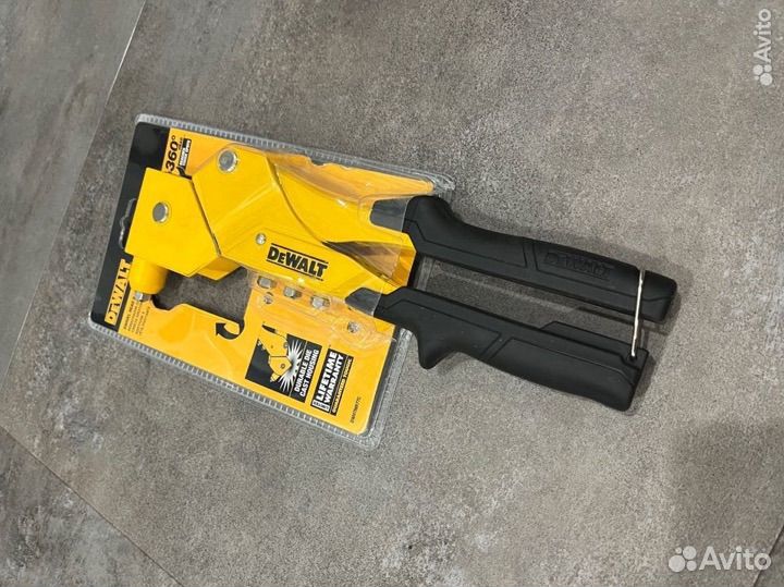 Заклепочник Dewalt