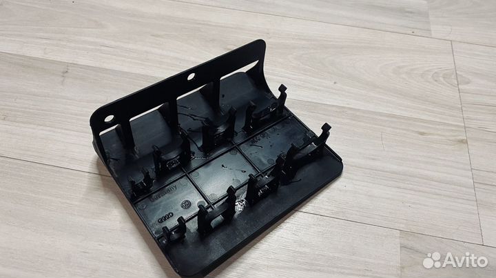 Кронштейн крепления реле и проводов VAG 4B0971845T