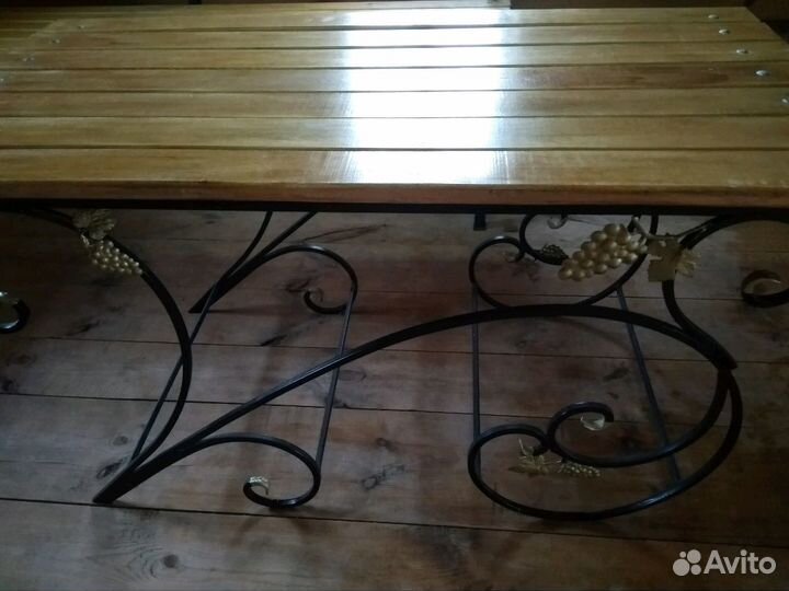 Продаю кованную скамейку и стол