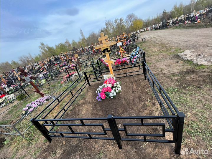 Уборка и покраска могил. Елшанское кладбище