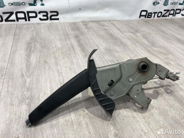 Рычаг ручного тормоза Kia Ceed хэтчбек G4FC 2010