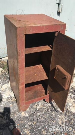 Сейф металлический