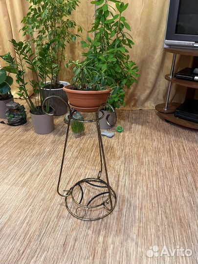 Подставка под цветы