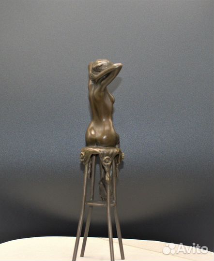 Бронзовая статуэтка 