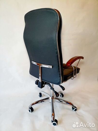 Офисное кресло