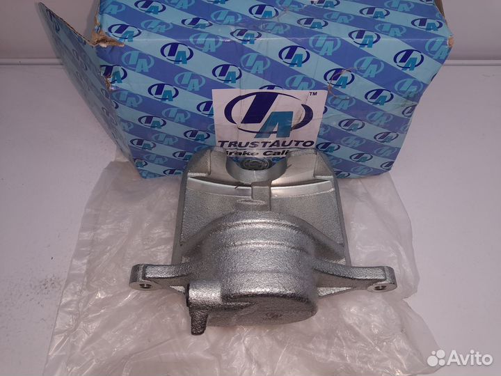 Toyota Hiace Суппорт передний левый Новый