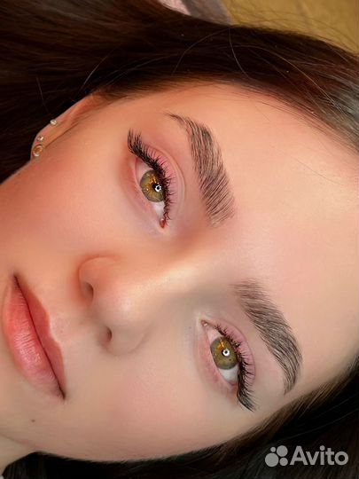 Наращивание ресниц, оформление бровей