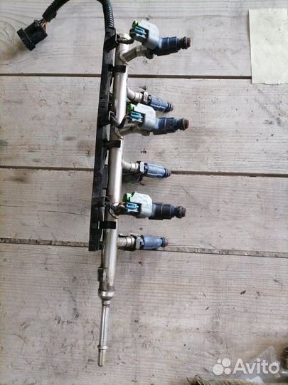 Топливная рампа Opel Antara внедорожник 3.2 2010