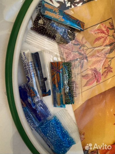 Мулине нитки, бисер, пяльцы, набор вышивка