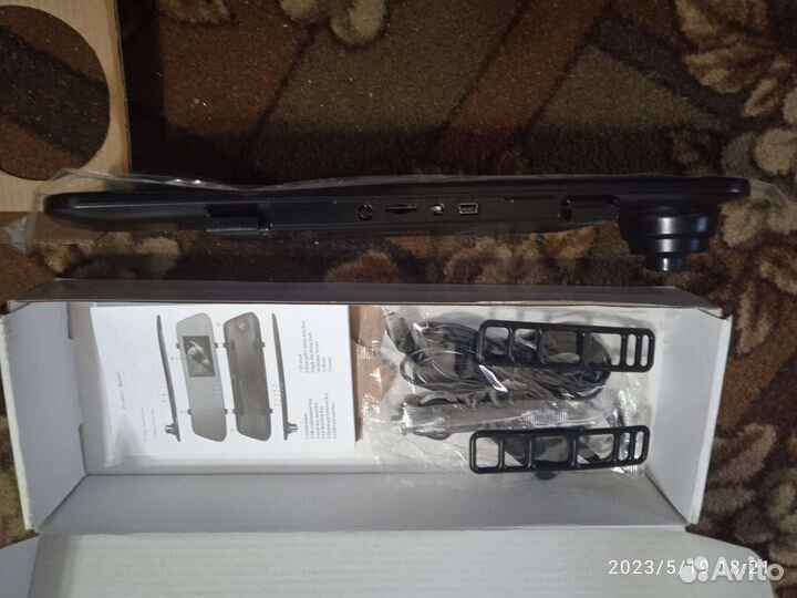 Видеорегистратор в зеркале заднего вида