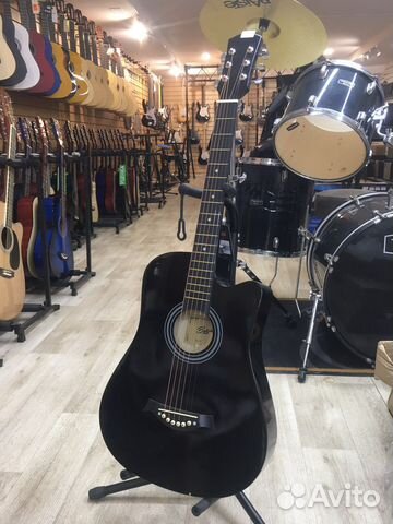 Гитара черная глянец
