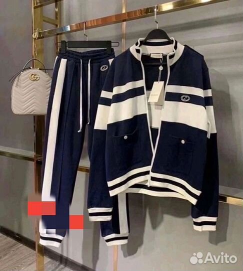 Спортивный костюм женский