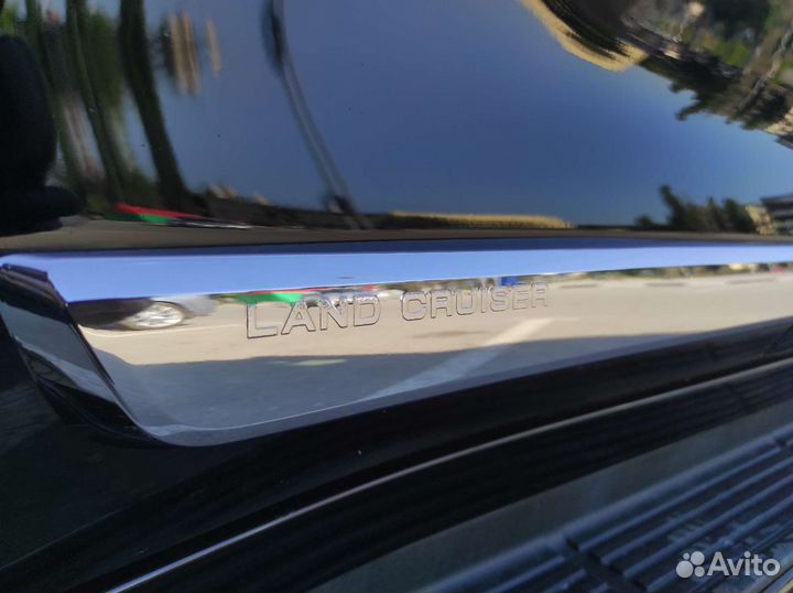 Молдинги на двери Toyota Land Cruiser 200