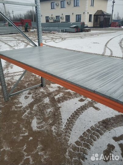 Стеллаж с полками металлический