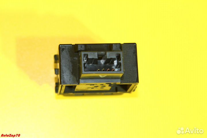 Nissan Patrol (Y62) Кнопка закрывания багажника