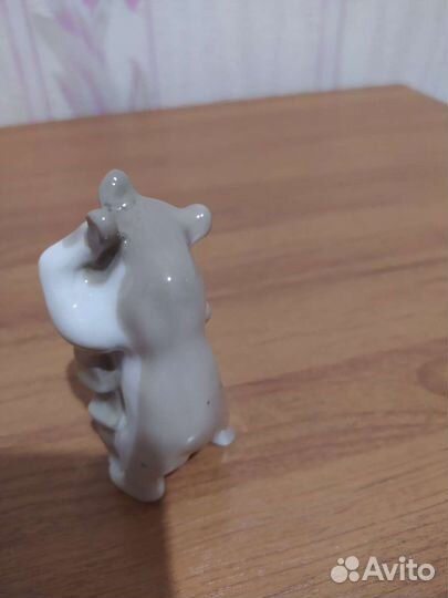 Медведь с контрабасом из квартета