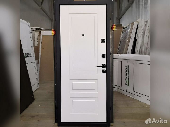Входная дверь глухая мдф