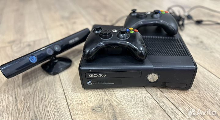 X box 360. Kinnect, 2 геймпада, игры