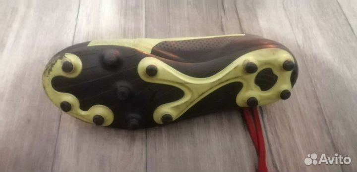 Футбольные бутсы puma