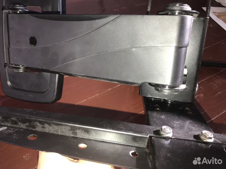 Настенное крепление для телевизора