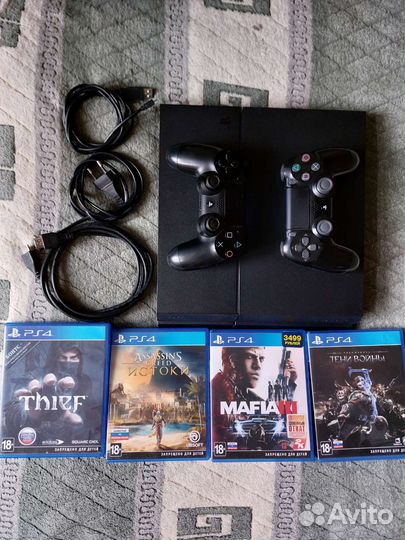 Продам Sony PS4 CUH-1208B