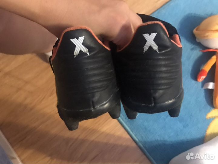 Футбольные бутсы adidas