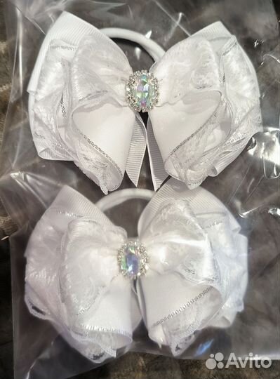 Праздничные бантики, резиночки, заколки в школу