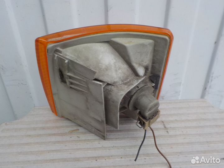 Поворотник правый на Volkswagen Transporter T4