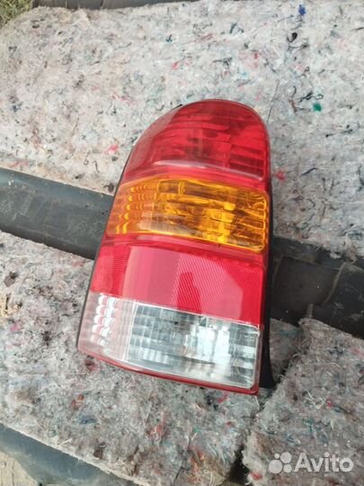 Фонарь задний левый Ford Escape 1 дорест