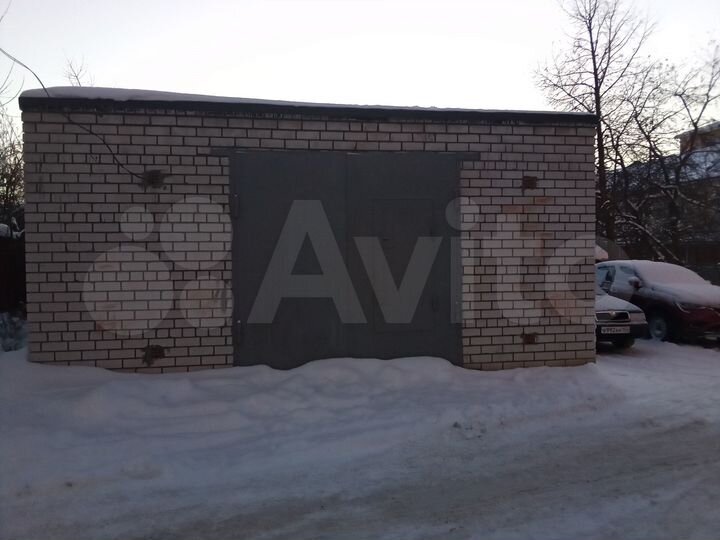 Гараж, > 30 м²