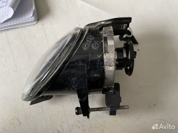 Фара левая противотуманная Volkswagen Passat B6