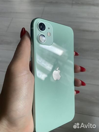 Телефон iPhone 11