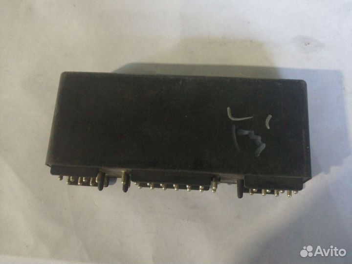 Реле управления светом Mercedes Е 124