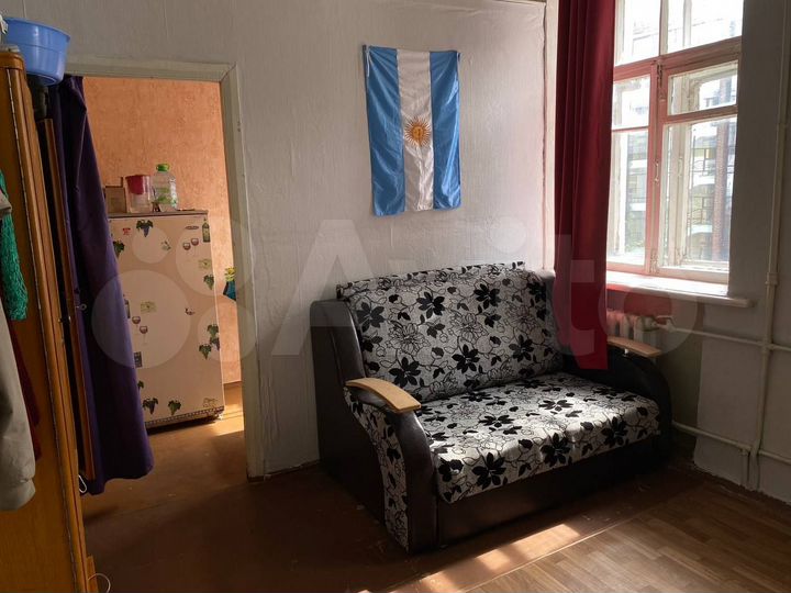 Комната 19 м² в 8-к., 3/3 эт.