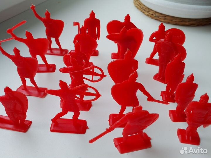 Фигурки воинов