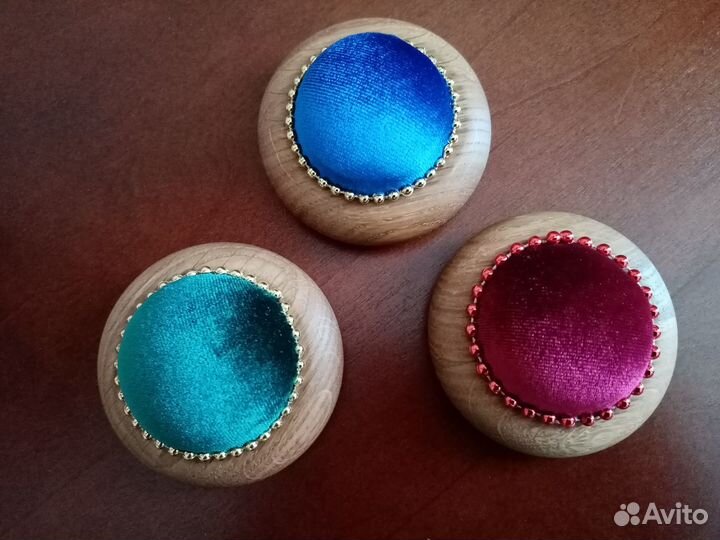 Игольница на деревянной основе